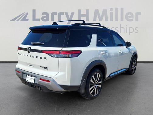 2023 Nissan Pathfinder Platinum