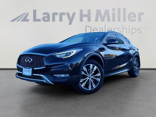 2017 INFINITI QX30 Premium