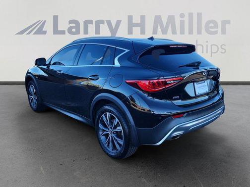 2017 INFINITI QX30 Premium