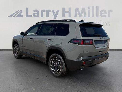 Sting Gray Clearcoat 2026 Jeep Cherokee LAREDO/LIMITED