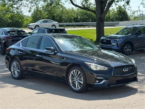 2023 INFINITI Q50 LUXE