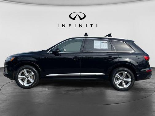 Mythos Black Metallic 2023 Audi Q7 45 Premium Plus