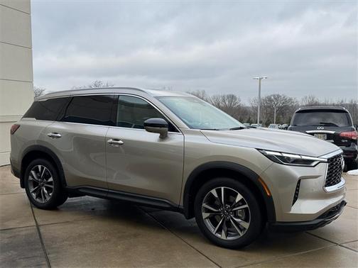 2023 INFINITI QX60 LUXE