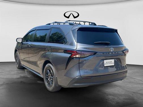 Magnetic Gray Metallic 2025 Toyota Sienna XLE