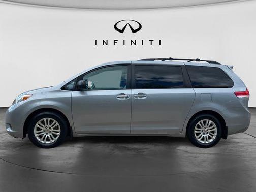 Silver Sky Metallic 2013 Toyota Sienna XLE
