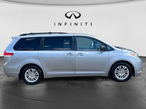 Silver Sky Metallic 2013 Toyota Sienna XLE