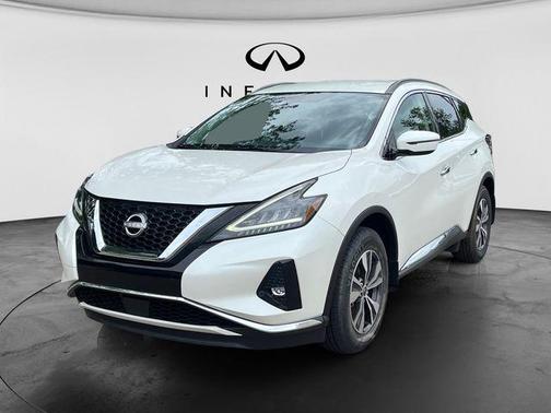 White 2023 Nissan Murano SV