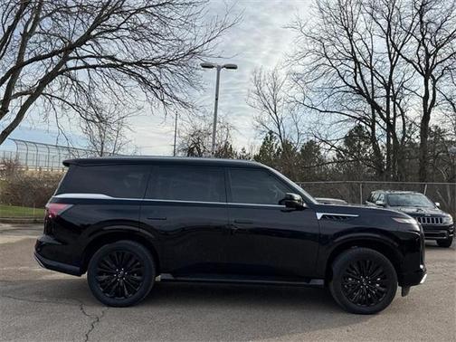 2025 INFINITI QX80 Luxe