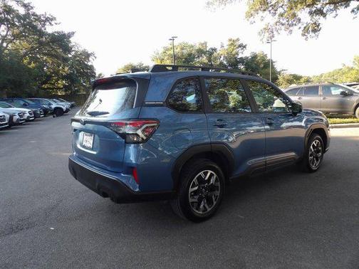 2025 Subaru Forester Base