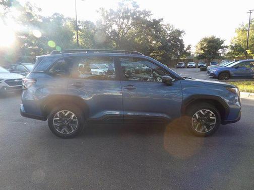 2025 Subaru Forester Base