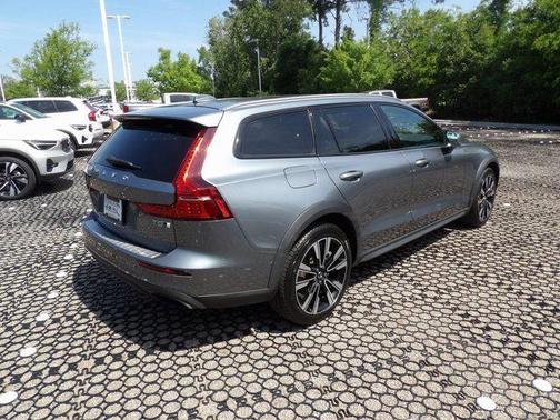 2020 Volvo V60 Cross Country T5