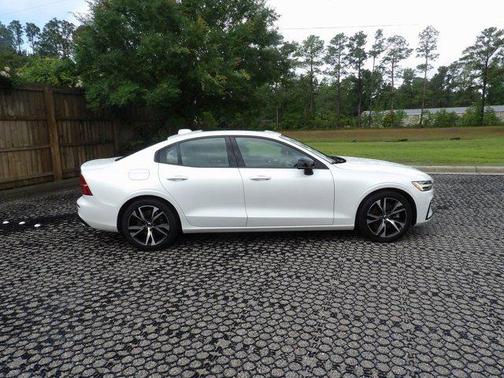 2024 Volvo S60 B5 Core Dark Theme