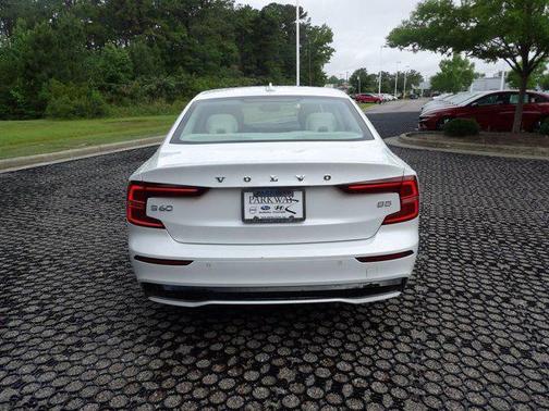 2024 Volvo S60 B5 Core Dark Theme