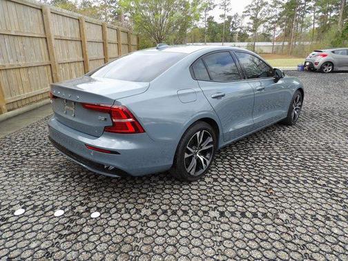 2024 Volvo S60 B5 Plus Dark Theme