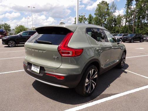 2024 Volvo XC40 B5 Plus Bright Theme