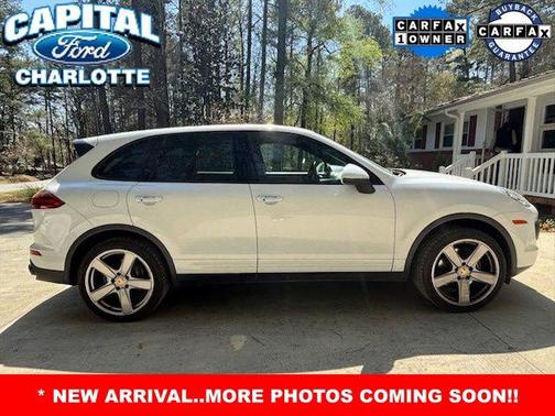 Carrara White Metallic 2016 Porsche Cayenne Cayenne