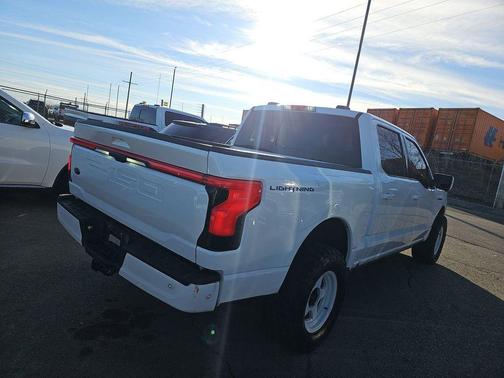OXFORD WHITE 2023 Ford F-150 Lightning LARIAT