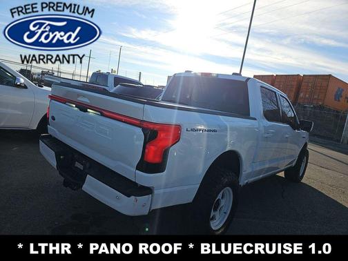 OXFORD WHITE 2023 Ford F-150 Lightning LARIAT