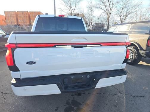 OXFORD WHITE 2023 Ford F-150 Lightning LARIAT