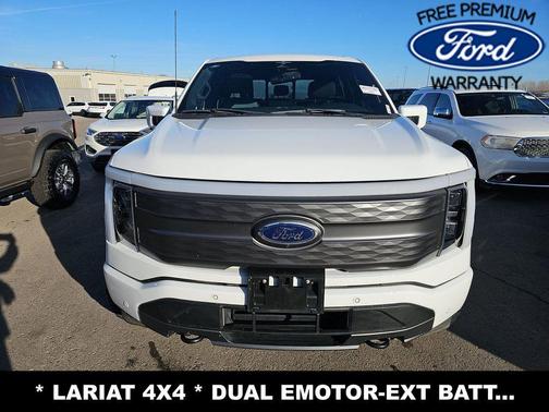 OXFORD WHITE 2023 Ford F-150 Lightning LARIAT
