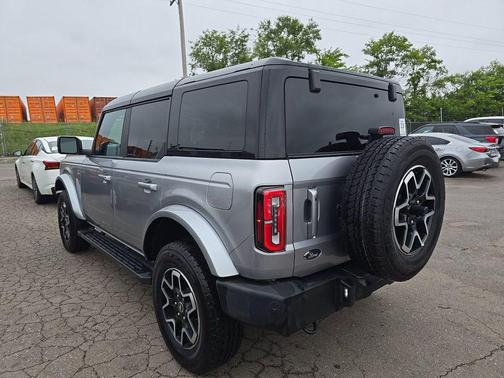 ICONIC SILVER METALLIC 2024 Ford Bronco Outer Banks
