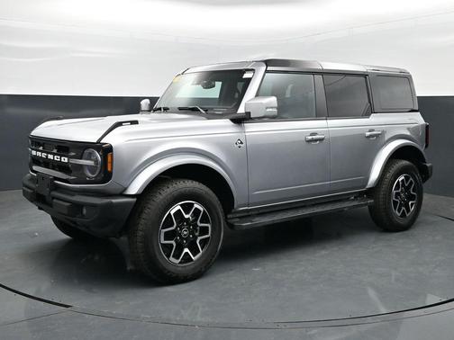 ICONIC SILVER METALLIC 2024 Ford Bronco Outer Banks