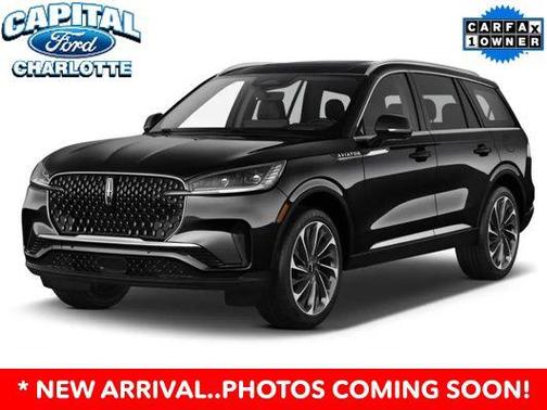 Infinite Black Metallic Clearcoat 2025 Lincoln Aviator Reserve