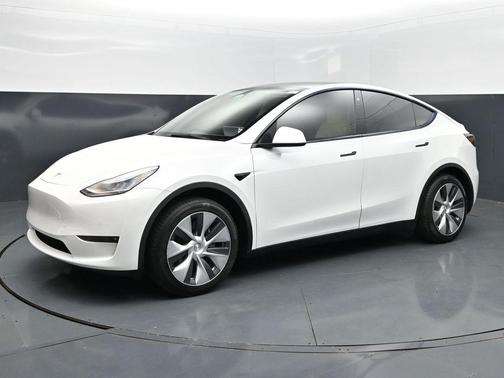Pearl White Multi-Coat 2021 Tesla Model Y Standard Range Rear-Wheel Drive