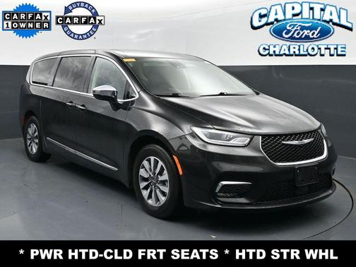 Brilliant Black Crystal Pearlcoat 2023 Chrysler Pacifica Hybrid Limited