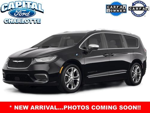 Brilliant Black Crystal Pearlcoat 2023 Chrysler Pacifica Hybrid Limited