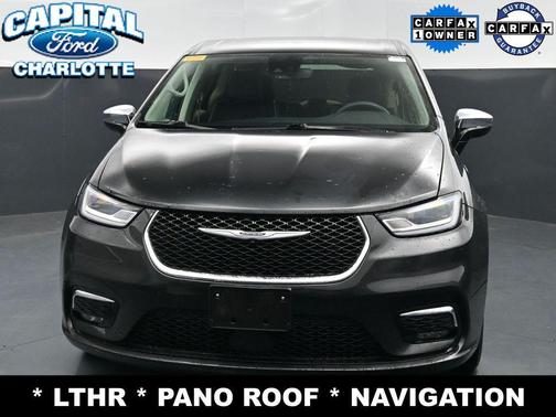 Brilliant Black Crystal Pearlcoat 2023 Chrysler Pacifica Hybrid Limited