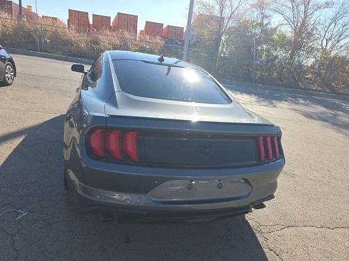 2022 Ford Mustang EcoBoost