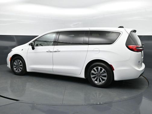 Bright White Clearcoat 2024 Chrysler Pacifica Hybrid Select