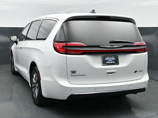 Bright White Clearcoat 2024 Chrysler Pacifica Hybrid Select