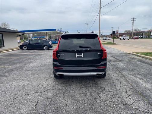 2016 Volvo XC90 T6 Momentum