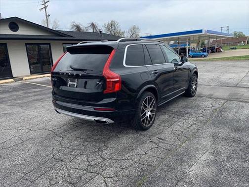 2016 Volvo XC90 T6 Momentum