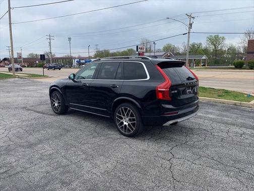 2016 Volvo XC90 T6 Momentum