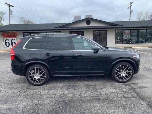 2016 Volvo XC90 T6 Momentum