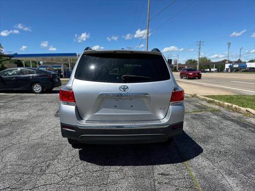 2011 Toyota Highlander SE