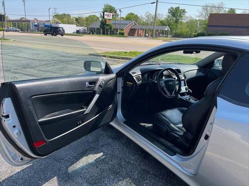 2010 Hyundai Genesis Coupe 2.0T