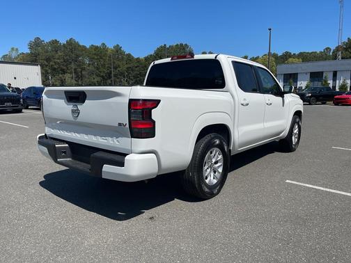2024 Nissan Frontier SV