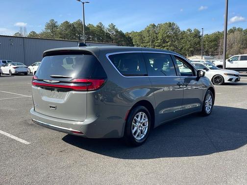 2023 Chrysler Pacifica Touring-L