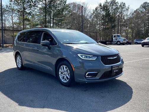 2023 Chrysler Pacifica Touring-L