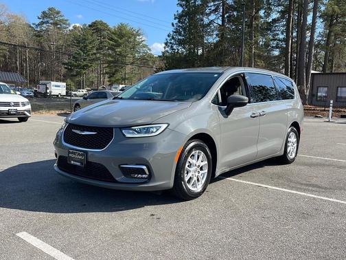 2023 Chrysler Pacifica Touring-L