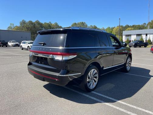 2023 Lincoln Navigator Standard