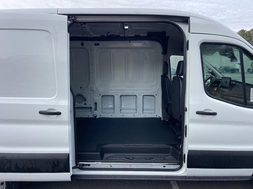 Oxford White 2026 Ford Transit-250 148 WB Medium Roof Cargo