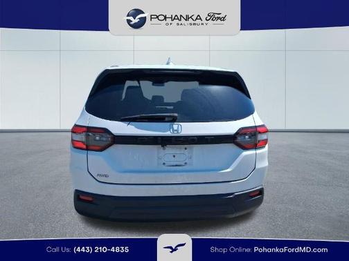 White 2023 Honda Pilot LX