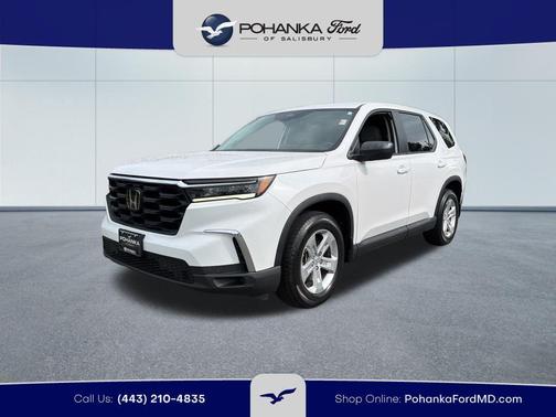 White 2023 Honda Pilot LX