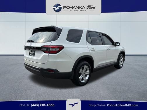 White 2023 Honda Pilot LX