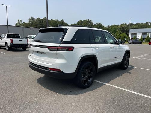 2023 Jeep Grand Cherokee Laredo